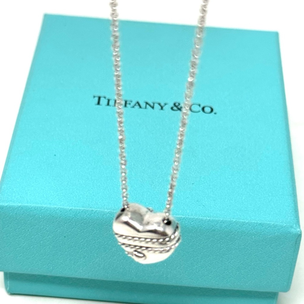 Authentic Tiffany & co Solid Heart Arrow Dropped Around The Heart Neckla… - Picture 8 of 9